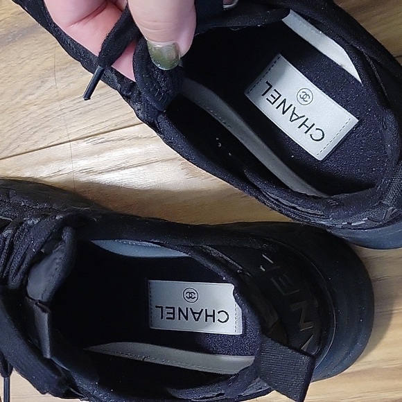 Chanel All Black trainers with gold CC logo - Picture 5 of 7